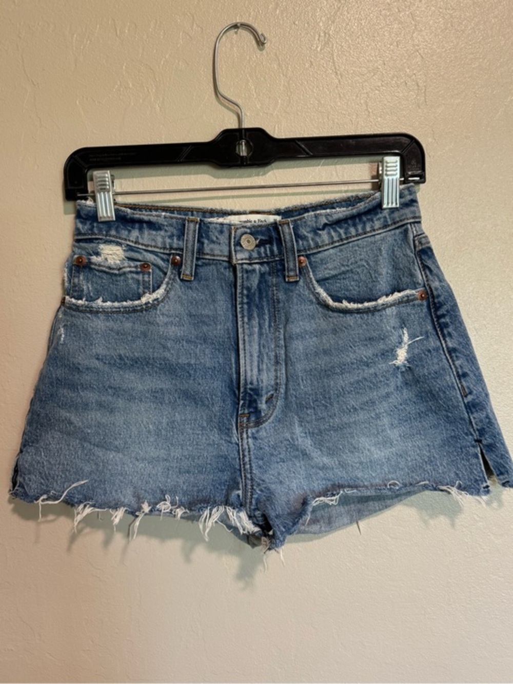 Abercrombie Curve Love High Rise Mom Shorts Size 25 Distressed Denim